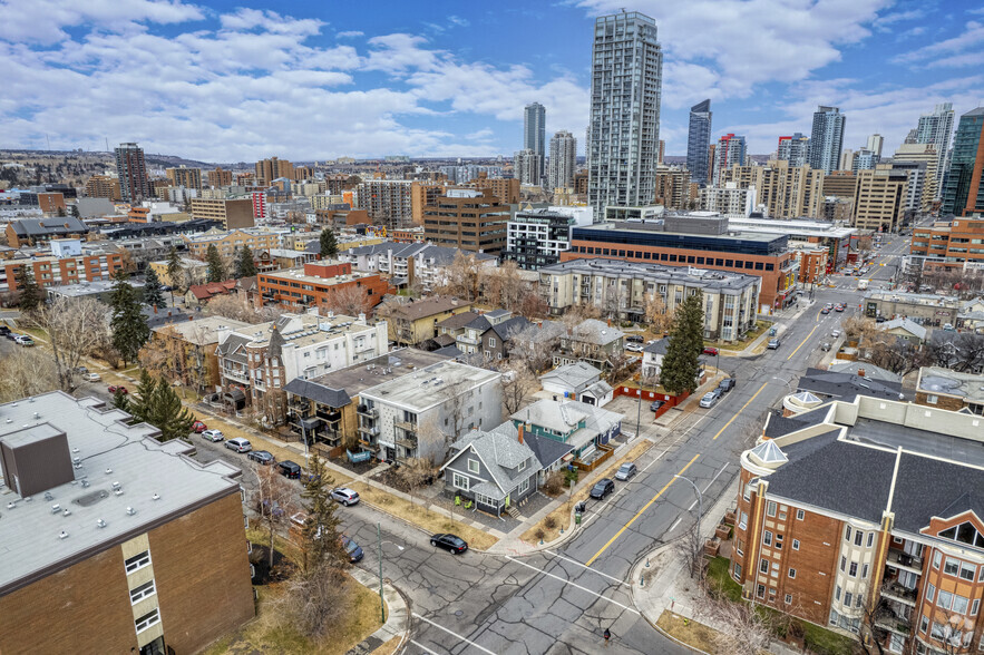 917 19th Ave SW, Calgary, AB à vendre - Photo du bâtiment - Image 1 de 1