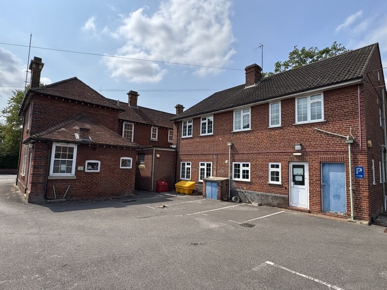 69 Reading Road, Reading for sale - Building Photo - Image 2 of 7