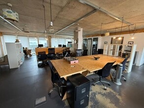 2-10 Hertford Rd, Londres à louer Photo intérieure- Image 2 de 3