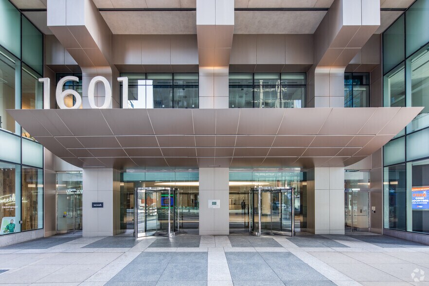 1601 Market St, Philadelphia, PA à louer - Photo du bâtiment - Image 3 de 10