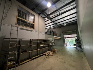 Plus de détails pour 24 Huntington Pl, Banyo - Industriel à louer