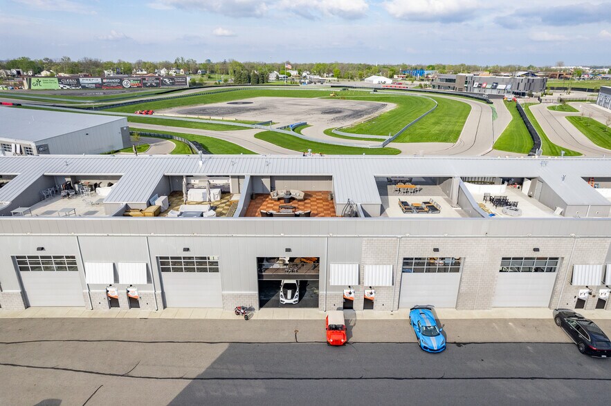 154 W Speed Way, Pontiac, MI à vendre - Photo du bâtiment - Image 1 de 36