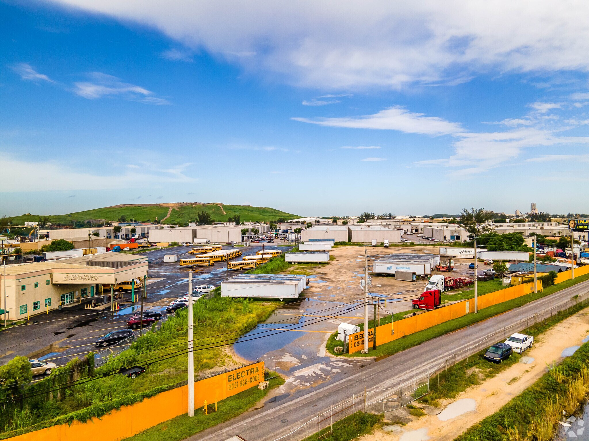 9950 NW South River Dr, Medley, FL à louer Photo principale- Image 1 de 25