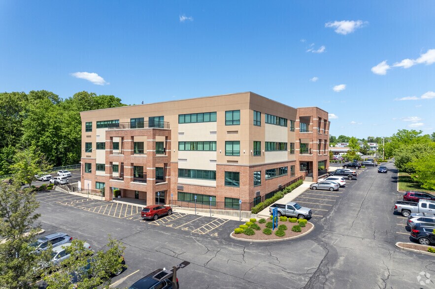 1526 Atwood Ave, Johnston, RI à louer - Photo du bâtiment - Image 3 de 16