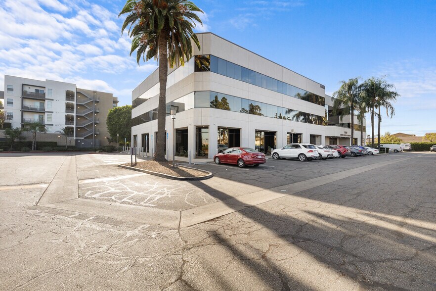 14600 Sherman Way, Van Nuys, CA à louer - Photo du bâtiment - Image 2 de 9
