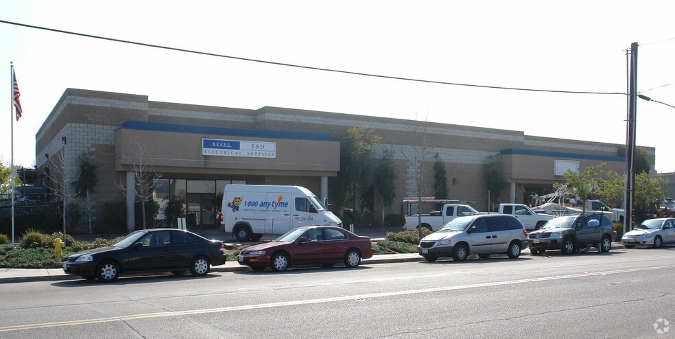 1325 Magnolia Ave, El Cajon, CA for lease - Building Photo - Image 2 of 3