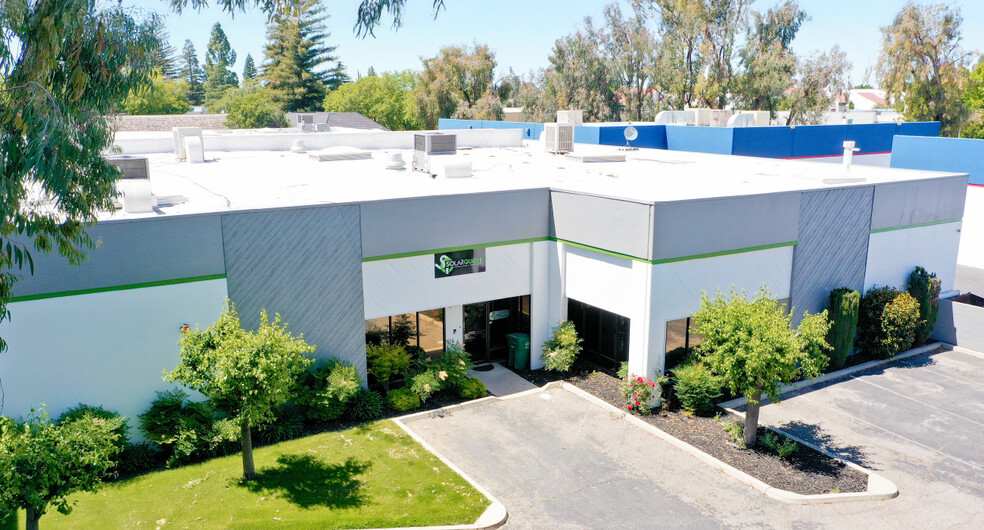 2105 N Fine Ave, Fresno, CA for lease - Building Photo - Image 2 of 5