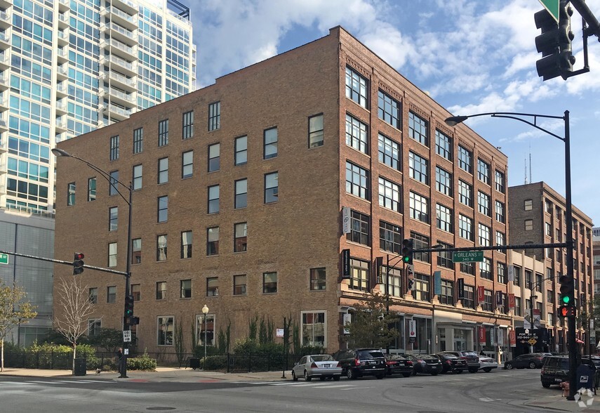 314 W Superior St, Chicago, IL for lease - Building Photo - Image 2 of 12