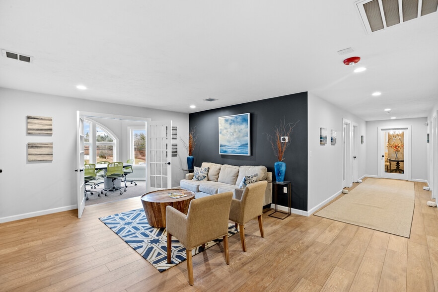 1112 Washington St, Hanover, MA for sale - Interior Photo - Image 3 of 6