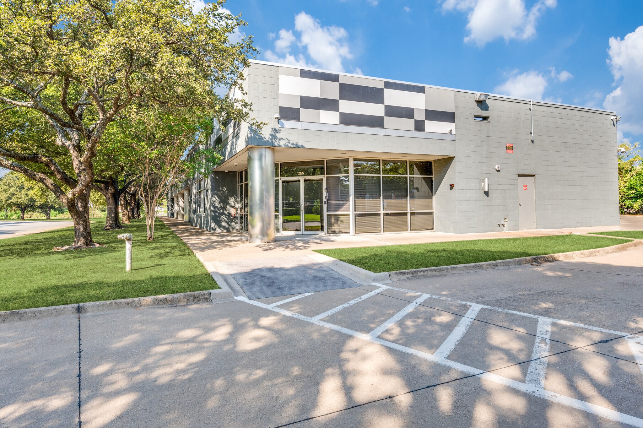 10105 W Technology Blvd, Dallas, TX à vendre Photo du bâtiment- Image 1 de 23