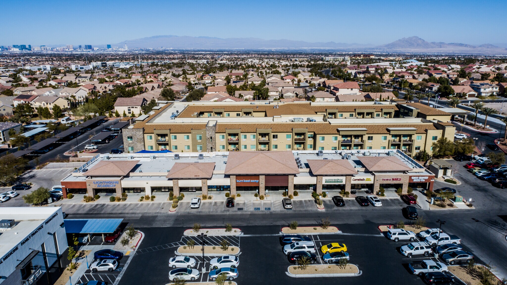 2520 W Horizon Ridge Pky, Henderson, NV for lease Building Photo- Image 1 of 3