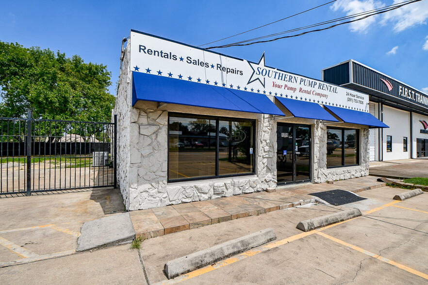 1009 Center St, Deer Park, TX for sale - Building Photo - Image 3 of 43