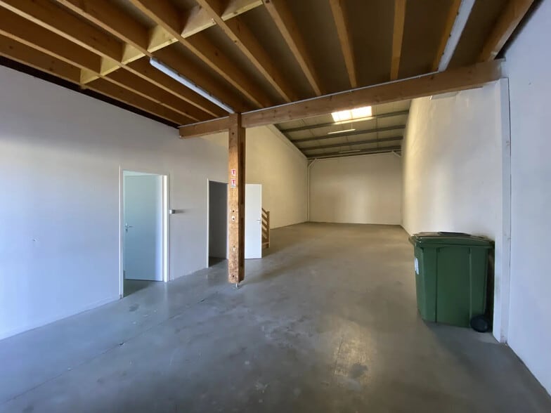 3 Rue Copernic, Le Haillan for lease - Interior Photo - Image 2 of 7