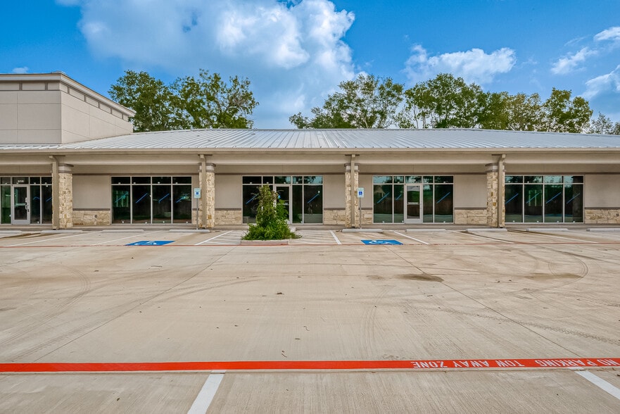 910 East Ave, Katy, TX for lease - Building Photo - Image 1 of 46