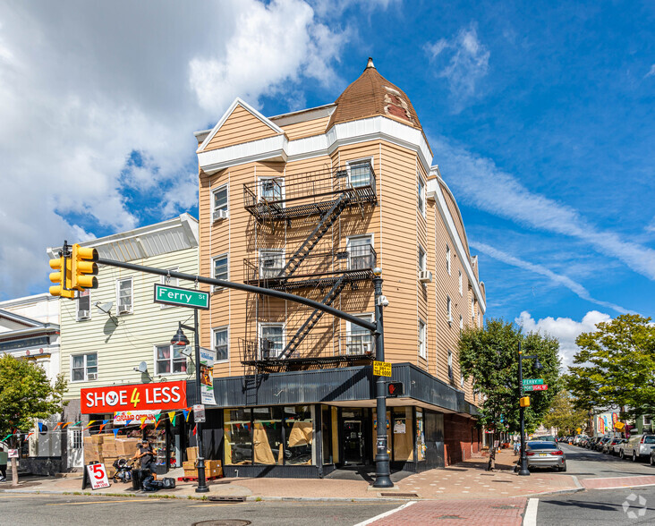 214 Ferry St, Newark, NJ à vendre - Photo principale - Image 1 de 1