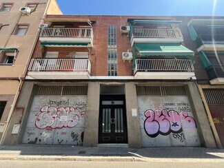 Plus de détails pour Multi-résidentiel à vendre