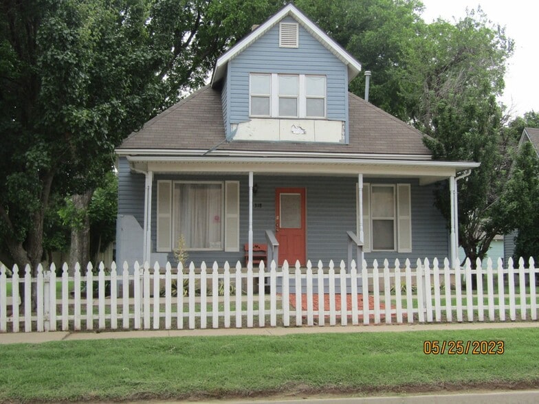 318-320 N Choctaw Ave, El Reno, OK for sale - Primary Photo - Image 1 of 2