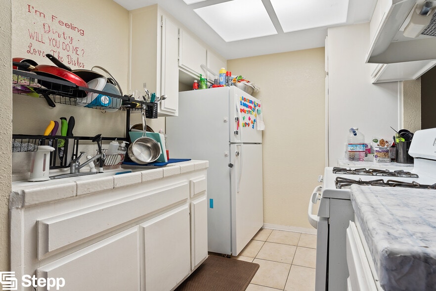 560 W 4th St, San Pedro, CA à vendre - Photo intérieure - Image 3 de 10