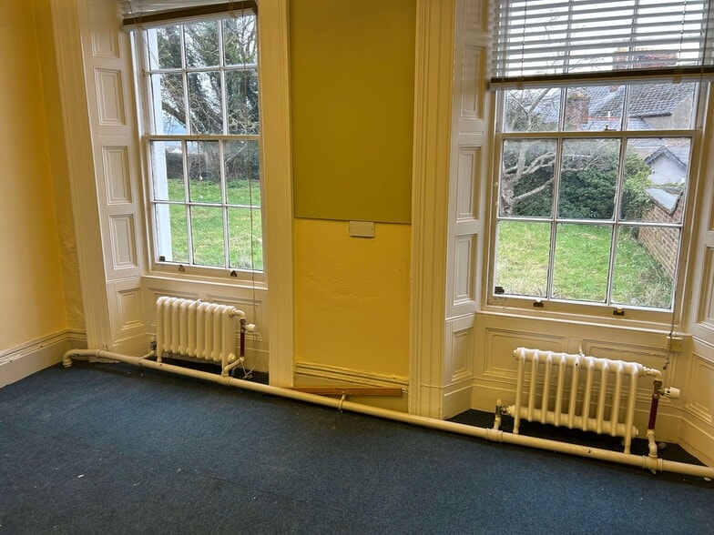 86 Main St, Limavady for sale - Interior Photo - Image 3 of 5