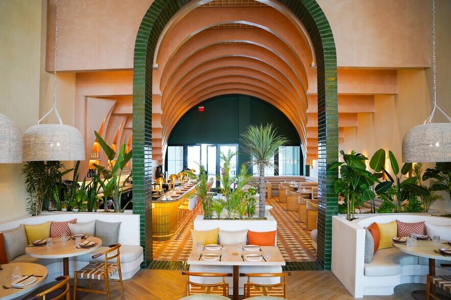 4625 Admiralty Way, Marina del Rey, CA à louer - Photo du bâtiment - Image 3 de 9