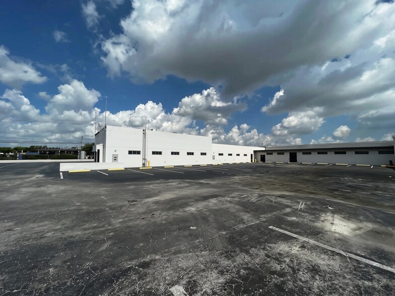 950 SW 12th Ave, Pompano Beach, FL à vendre - Photo du bâtiment - Image 2 de 23