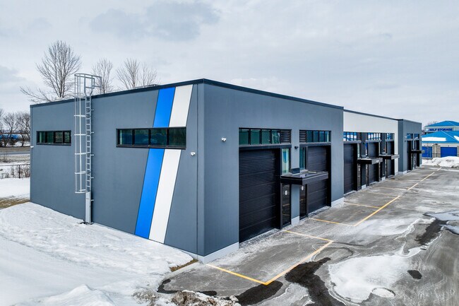 Plus de détails pour 250 Lake Rd, Clarington, ON - Industriel à vendre