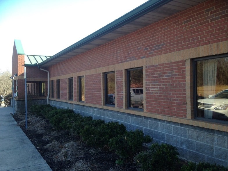 8930 Cross Park Dr, Knoxville, TN for lease - Building Photo - Image 3 of 11