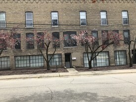 11-17 N Union St, Elgin IL - Loft