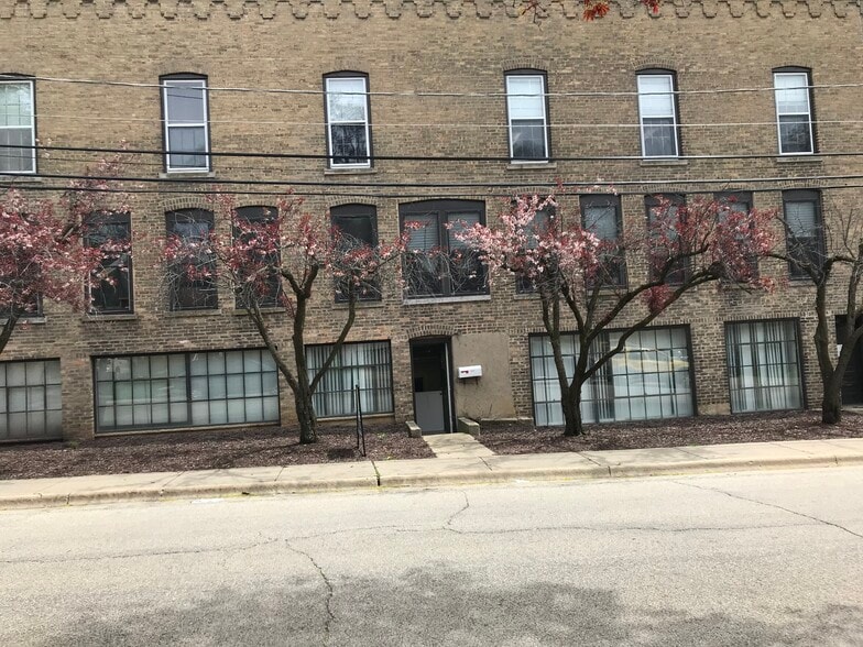 9-23 N Union St, Elgin, IL for lease - Primary Photo - Image 1 of 10