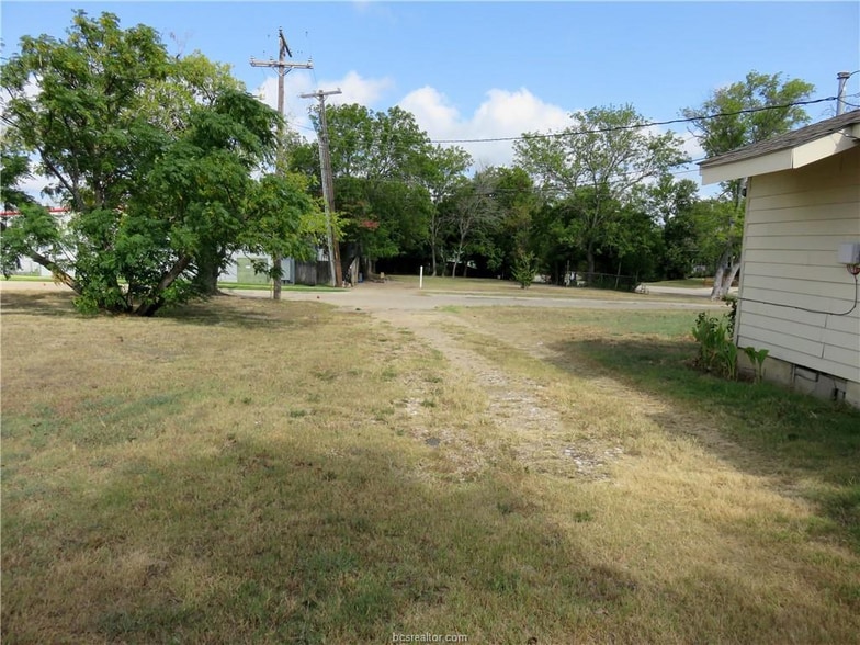 1413 Sandy Point Rd, Bryan, TX for sale - Building Photo - Image 2 of 4