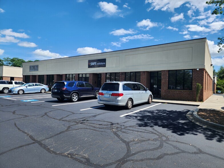 153 Brozzini Ct, Greenville, SC à louer - Photo du bâtiment - Image 2 de 9