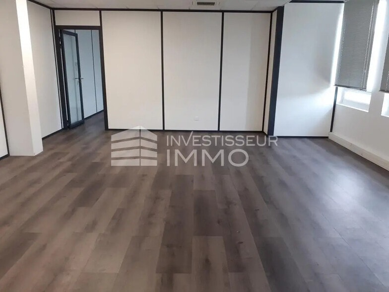 Office in Ris-Orangis for lease - Interior Photo - Image 3 of 5