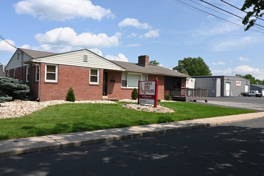 15 S 14th St, Quakertown, PA à vendre - Photo du bâtiment - Image 2 de 44