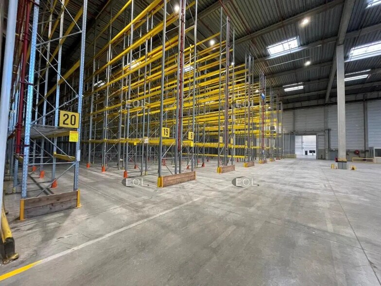 Industrial in Savigny-le-Temple for lease - Interior Photo - Image 3 of 4