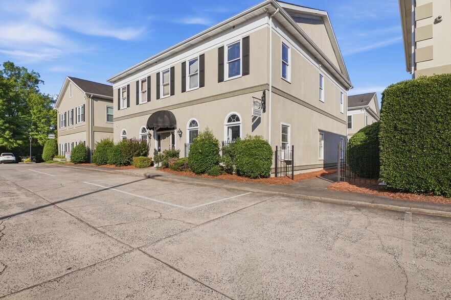 5808 Monroe Rd, Charlotte, NC à vendre - Photo du bâtiment - Image 3 de 42