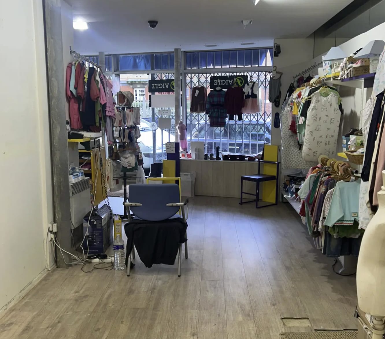 Avenue Jean Jaurès, Suresnes for lease Interior Photo- Image 1 of 4