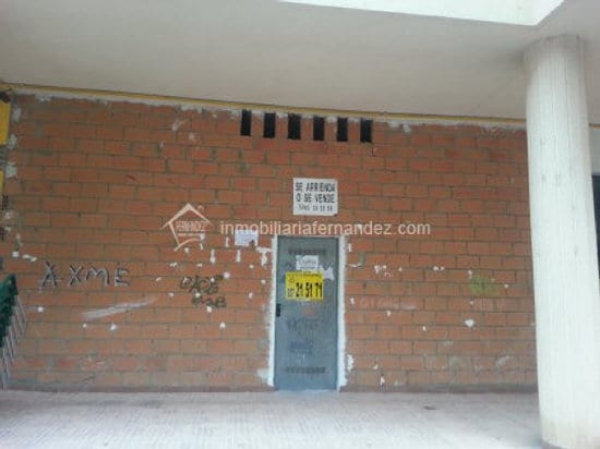 Retail in Cáceres for lease - Building Photo - Image 1 of 2