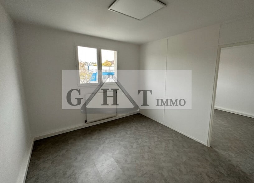 Industrial in Savigny-le-Temple for lease - Interior Photo - Image 3 of 3