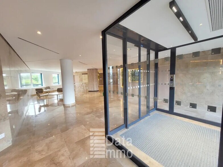 10 Allée Bienvenue, Noisy-le-Grand for lease - Building Photo - Image 3 of 11