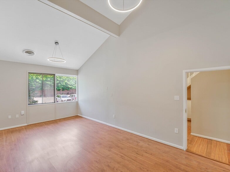 311 Maple Ave W, Vienna, VA for lease - Interior Photo - Image 3 of 46