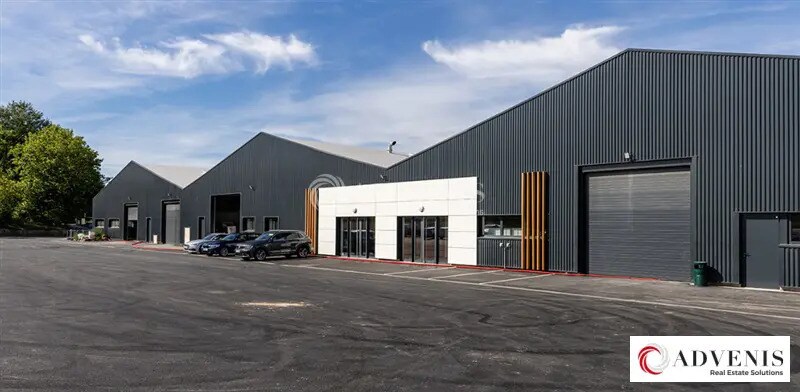 Industrial in Neuville-en-Ferrain for lease Building Photo- Image 1 of 9