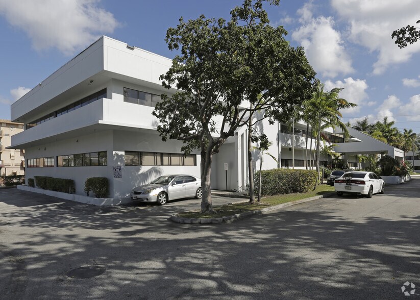 16400 NW 2nd Ave, Miami, FL à louer - Photo du bâtiment - Image 3 de 4