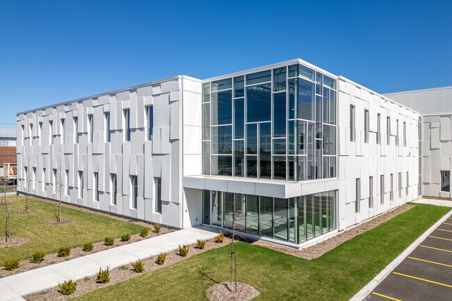 Plus de détails pour 7300 Ch De La Côte-De-Liesse, Saint-Laurent, QC - Bureau, Industriel à louer