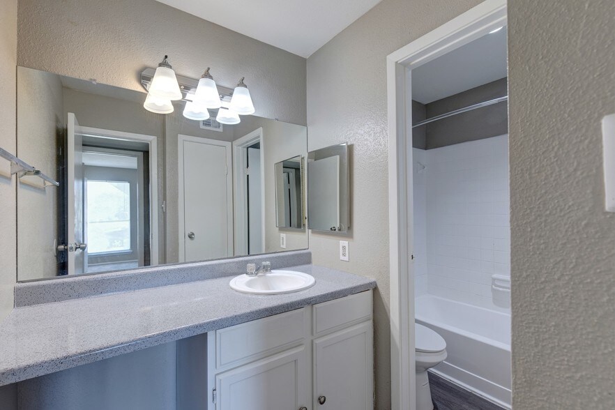 1010 Magnolia Dr, Freeport, TX à vendre - Photo du bâtiment - Image 3 de 25