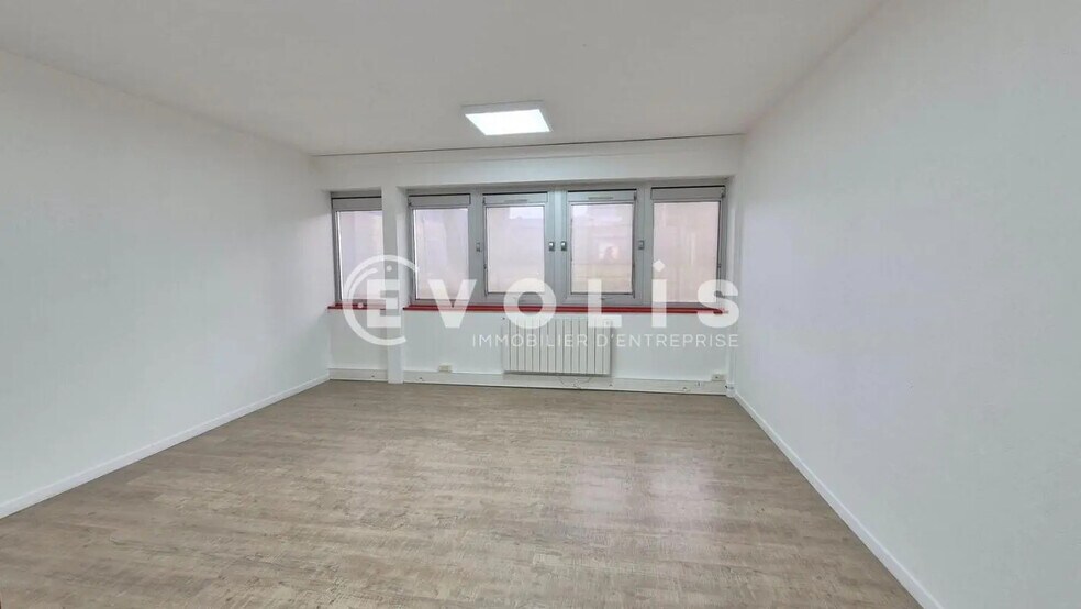 Office in Mareuil-lès-Meaux for lease - Building Photo - Image 3 of 8