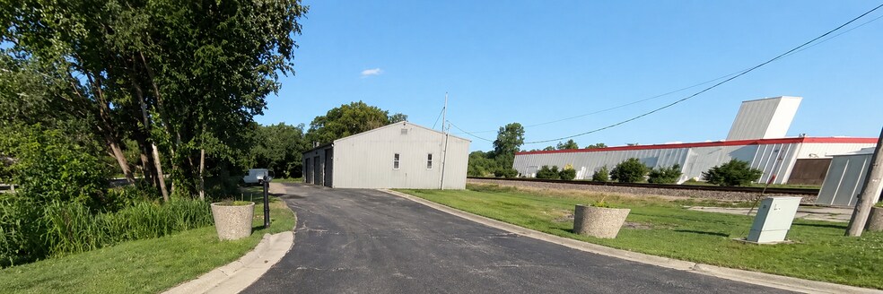 10139 Kaw Dr, Edwardsville, KS à louer - Photo du bâtiment - Image 2 de 13