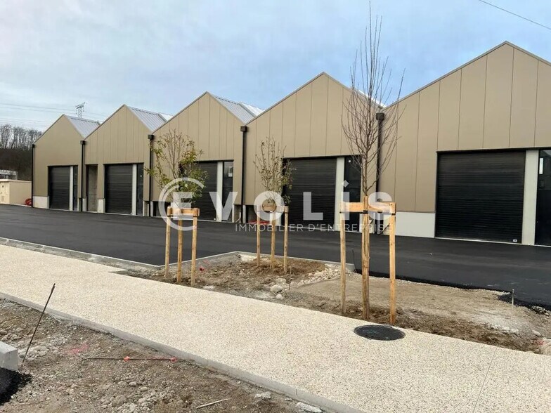 1 Route D'Heyrieux, Toussieu à vendre - Photo du bâtiment - Image 2 de 16