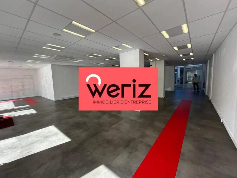 Retail in Marseille for lease - Interior Photo - Image 2 of 9