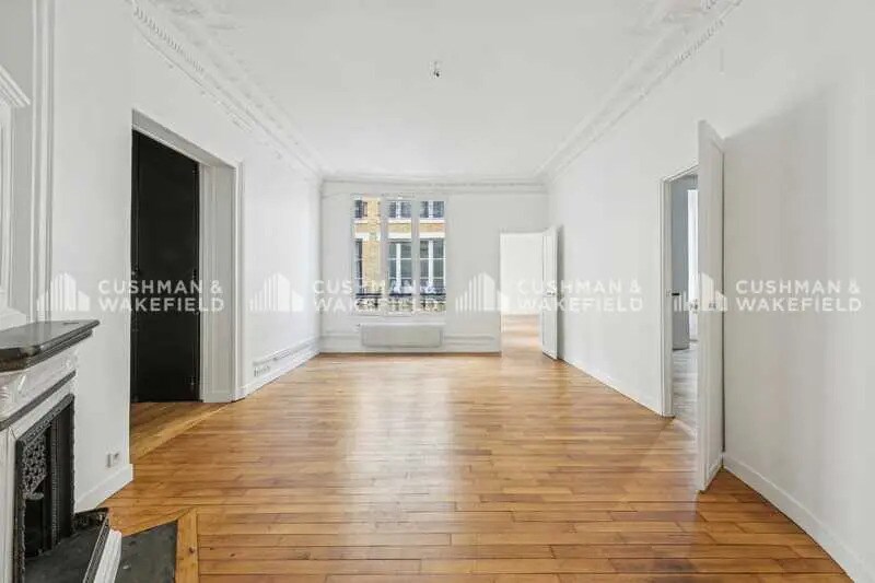 13 Rue Yves Toudic, Paris for lease - Interior Photo - Image 3 of 22