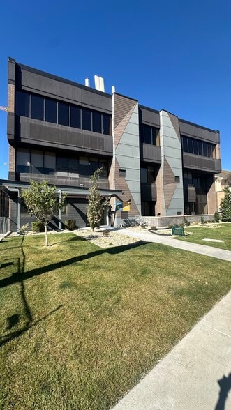 3098 S Highland Dr, Salt Lake City, UT à louer - Photo du bâtiment - Image 3 de 18